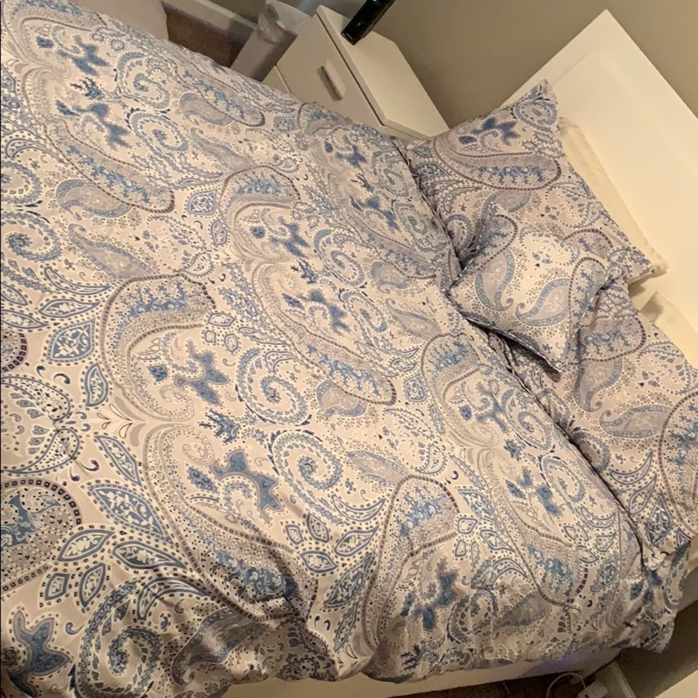 Queen size comforter